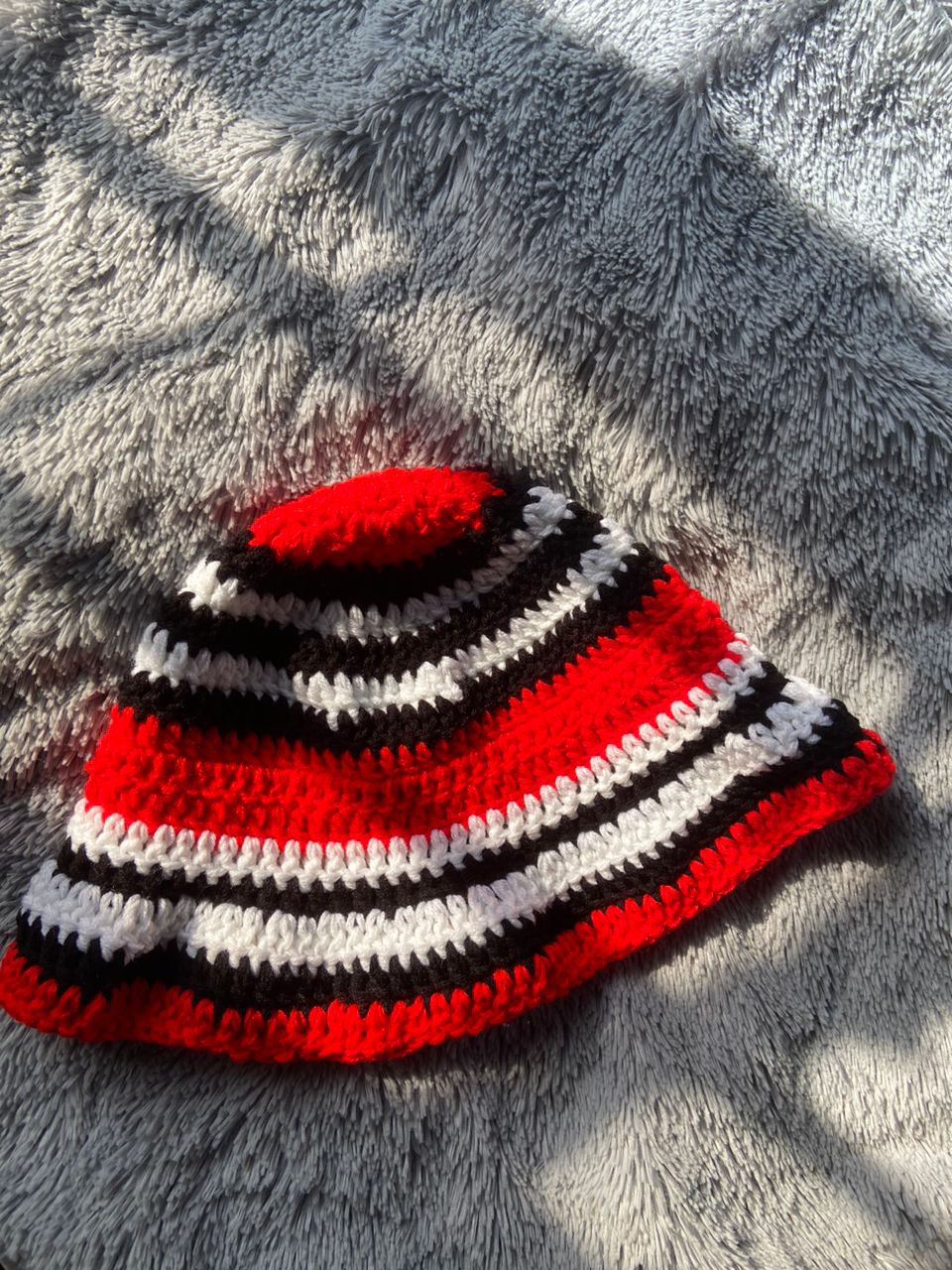 Odumodu red ( hat )